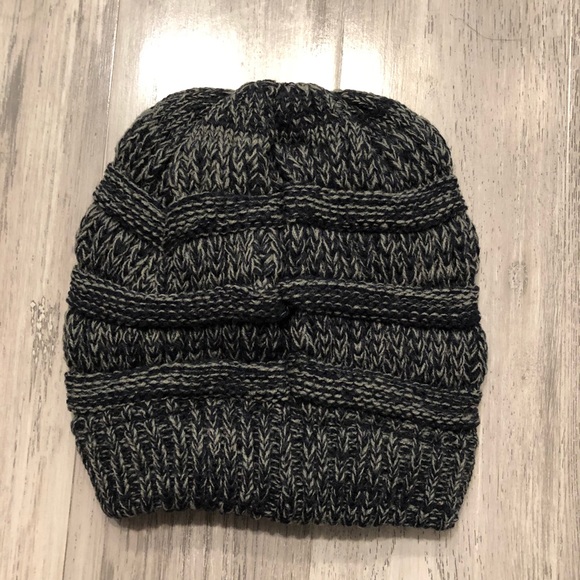 ✅NWT Chunky Messy Bun/ponytail Knit Hat Beanie - Picture 3 of 7